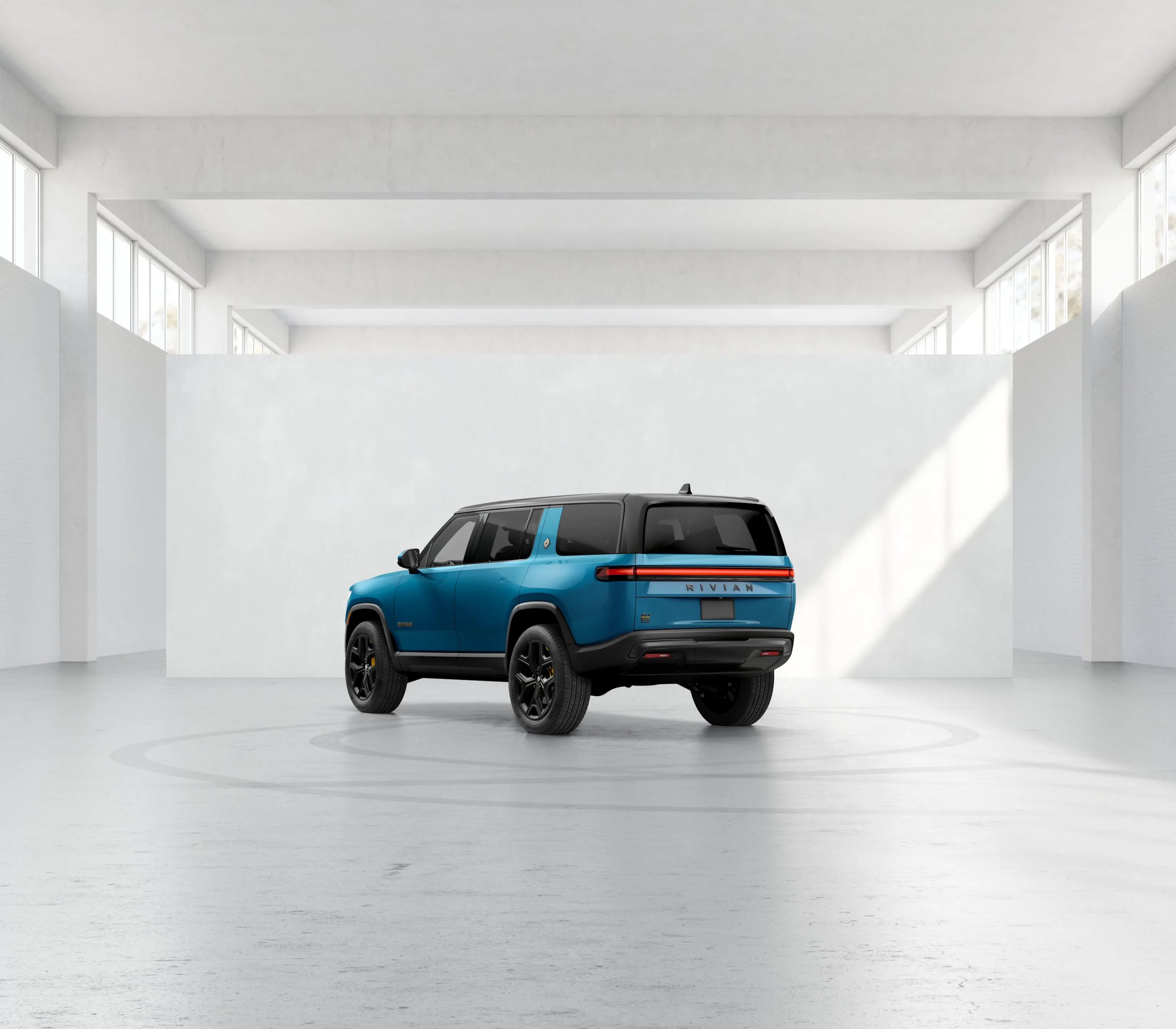 Rivian R1S Tri Max